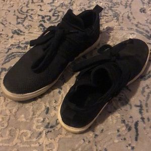Black casual sneakers